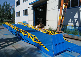 移動(dòng)式登車橋